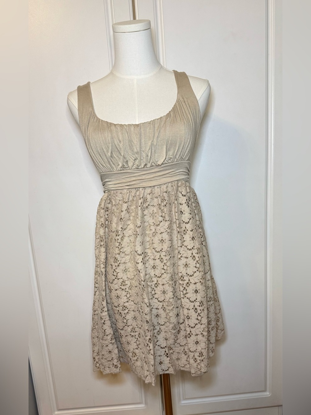 Soprano Beige Lace Fit & Flare Dress Women's Small Sleeveless Ruched Waist Sand